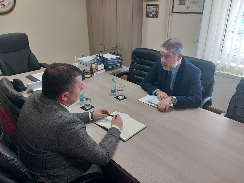 БИЈЕЉИНА, 17. МАЈА /СРНА/ - Министар здравља и социјалне заштите Републике Српске Ален Шеранић након радног састанка са директором Фонда за дјечију заштиту Недељком Јовићем у Бијељини.