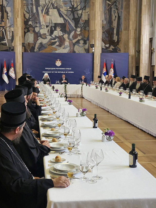 БЕОГРАД, 17. МАЈА /СРНА/ - Предсједник Републике Српске Милорад Додик и предсједник Србије Александар Вучић састали су се данас са Његовом светошћу патријархом српским Порфиријем и епископима Српске православне цркве.