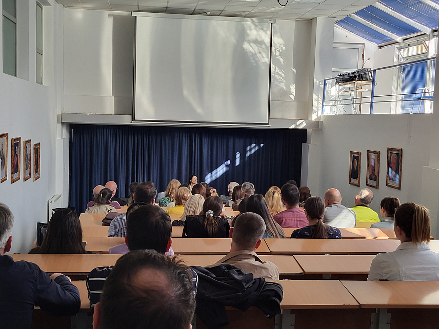 ПАЛЕ, 17. МАЈА /СРНА/ - У оквиру манифестације "Дани Филозофског факултета" вечерас је на Палама одиграма монодрама "На кафи код кнегиње Љубице" у извођењу Вјере Мујовић глумице Народног позоришта у Београду, која говори о чувеној српској владарки, њеној суровој судбини јер је након смјене династије завршила у прогонству.