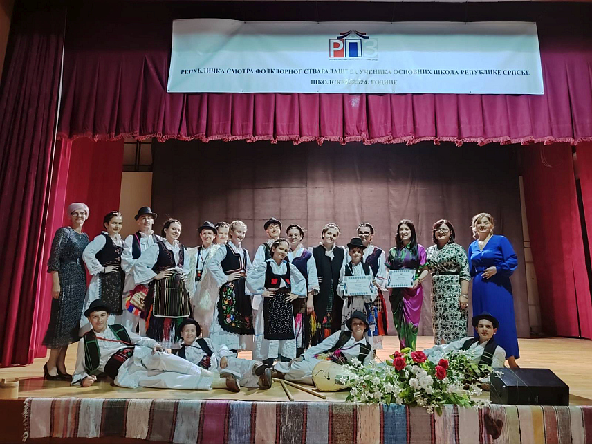 ДЕРВЕНTА, 18. МАЈА /СРНА/ - У Дервенти је данас одржано Републичко такмичење фолклорних секција основних школа.