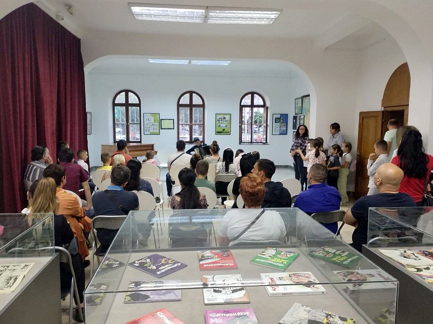 БИЈЕЉИНА, 18. МАЈА /СРНА/ - "Ноћ музеја" у Бијељини испуњена је лијепим жељама дјеце, најчешће у стиховима модерних пјесама, које ће у небо послати на лампионима које су направили и украсили на радионици у Музеју Семберије.