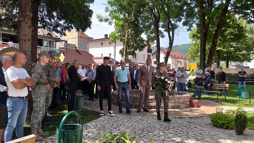 ШЕКОВИЋИ, 19. МАЈА /СРНА/ - У Шековићима су данас обиљежене 32 године од формирања Прве бирчанске пјешадијске бригаде Републике Српске чија су 363 борца изгубила животе у Одбрамбено-отаџбинском рату, а 851 је рањен.