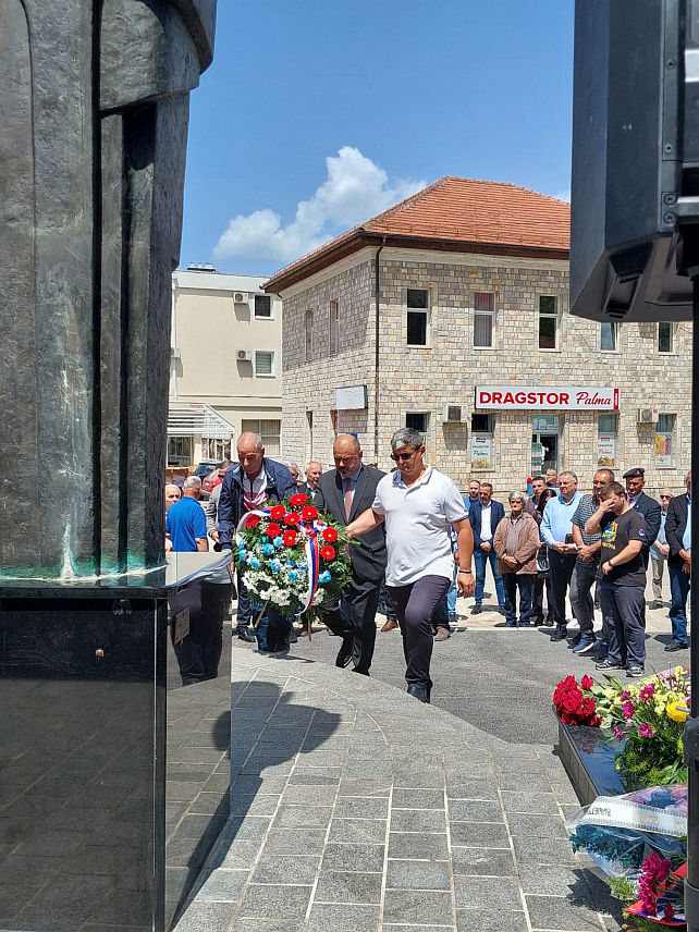 ВИШЕГРАД, 19. МАЈА /СРНА/ - У Вишеграду су данас обиљежене 32 године од формирања Вишеградске бригаде и поручено је да је потребно српско јединство, да се Срби помажу и чувају Републику Српску.