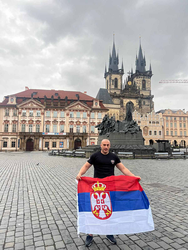 ПРАГ, 19. МАЈА /СРНА/ - Паљанин Горан Круљ, који наступа за репрезентацију Србије, освојио је златну медаљу на Европском првенству у дизању тегова у дисциплини "стојећи бицепс", које је одржано данас у Чешкој Републици.