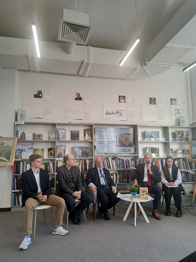 МОСКВА, 19. МАЈА /СРНА/ - Руско издање књиге "Наоружавање истином" Милана Љепојевића промовисано је данас у Сверуској државној библиотеци за стране књижевности у Москви, а аутор истиче да је веома успјешно представљено оно чиме се књига бави.