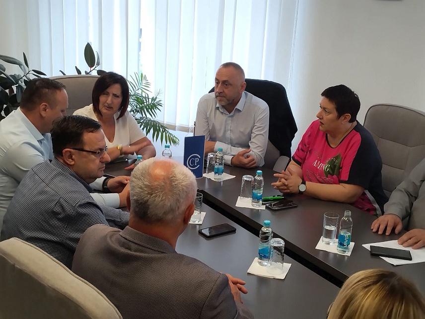 БАЊАЛУКА, 1. МАЈА /СРНА/ - У Бањалуци је данас одржана сједница Предсједништва Савеза синдиката Републике Српске којој је присуствовао и министар рада и борачко-инвалидске заштите Срске Данијел Егић, а на којој је било ријечи о стању у области рада и положају радника у Српској.