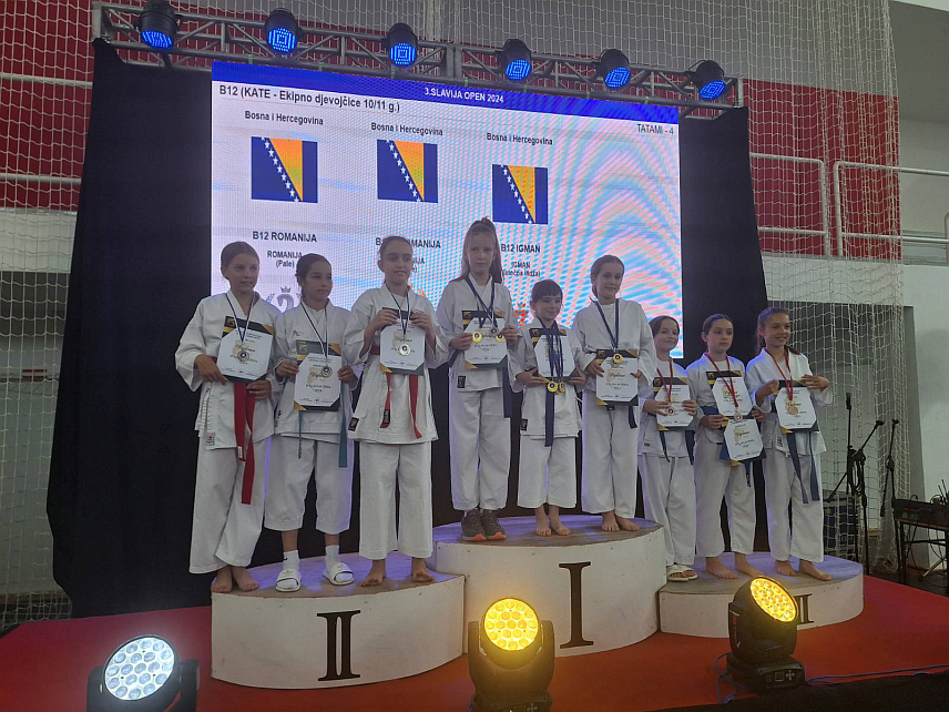 ПАЛЕ, 20. МАЈА /СРНА/ - Карате клуб "Романија" са Пала освојио је пехар за најуспешнији клуб на трећем Међународном карате турниру "Славија опен" у Источном Новом Сарајеву, са освојеном 31 медљом.