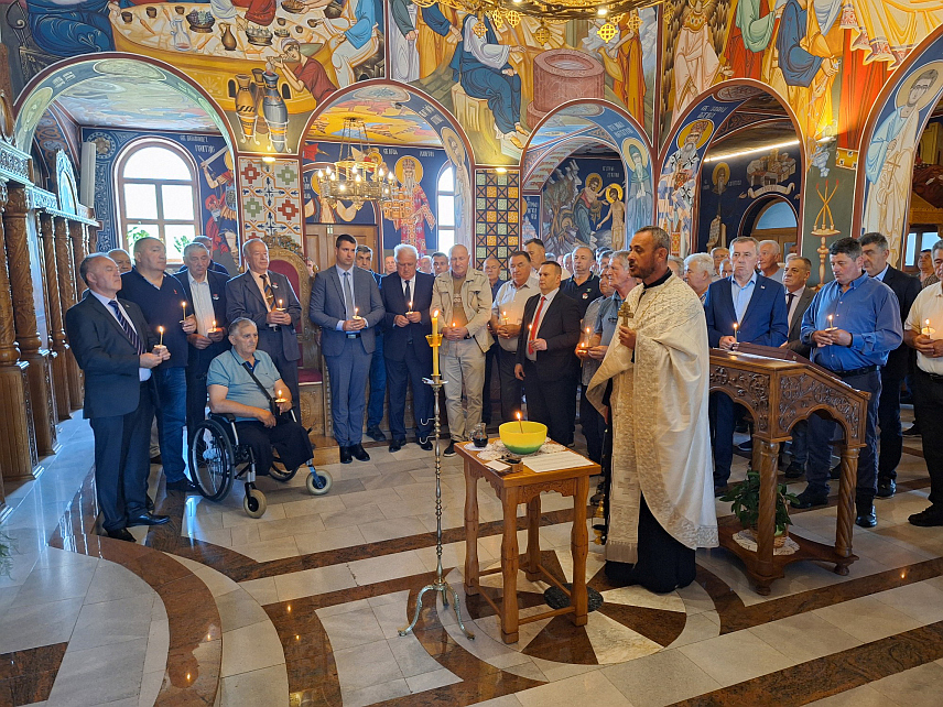 ИСТОЧНО НОВО САРАЈЕВО, 20. МАЈА /СРНА/ - У Источном Новом Сарајеву у Цркви Светог Георгија на Врацама у току је парастос поводом 32 године од формирања Прве сарајевске механизоване бригаде и Команде Сарајевско-романијског корпуса Војске Републике Српске.