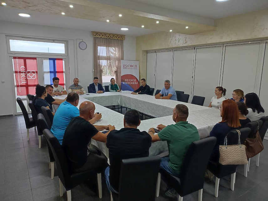 ВУКОСАВЉЕ, 20. МАЈА /СРНА/ - Предсједник Општинског одбора СНСД-а Вукосавље и актуелни вршилац дужности начелника општине Дејан Јовић добио је једногласну подршку као кандидат за начелника општине на предстојећим локалним изборима.