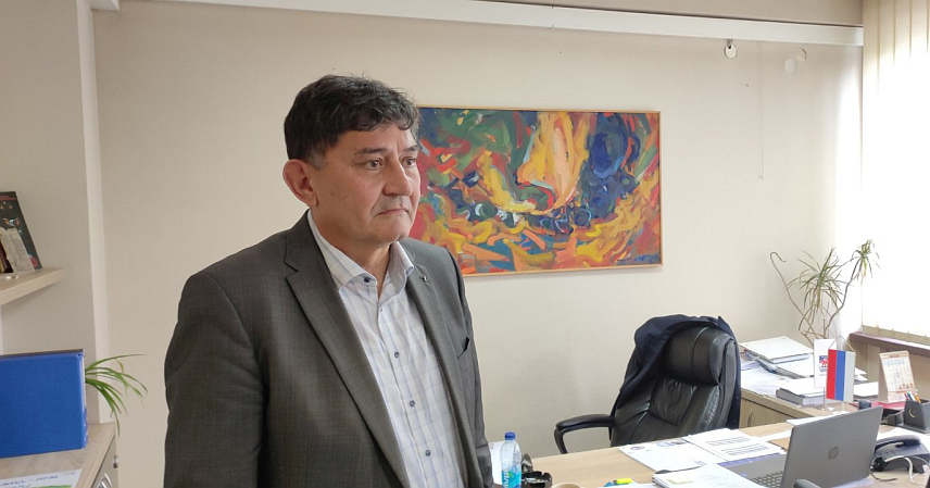 НОВИ ГРАД, 21. МАЈА /СРНА/ - Начелник општине Нови Град Мирослав Дрљача изјавио је да је мјештанима насеља Равнице хитно потребна помоћ у санацији штете коју је проузроковало невријеме.