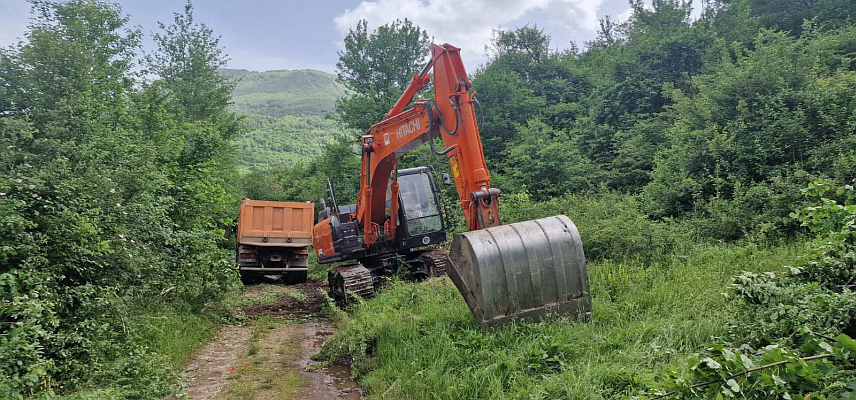 ФОЧА, 21. МАЈА /СРНА/ - Почела је изградња нове трасе магистралног пута Гацко-Фоча на дионици Тјентиште-Брод на Дрини.