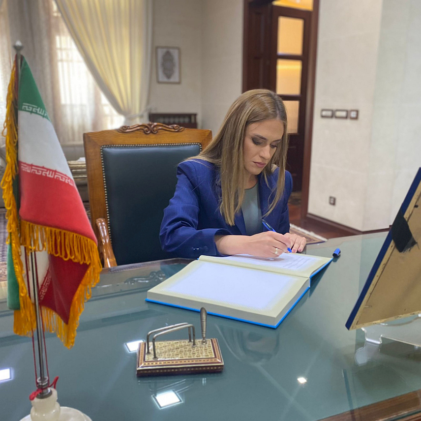 БЕОГРАД, 21. МАЈА /СРНА/ - Поводом трагичне смрти иранског предсједника Ебрахима Раисе и других званичника, министар за бригу о породици и демографију Србије Милица Ђурђевић Стаменковски уписала се у књигу жалости у Амбасади Исламске Републике Иран у Београду.