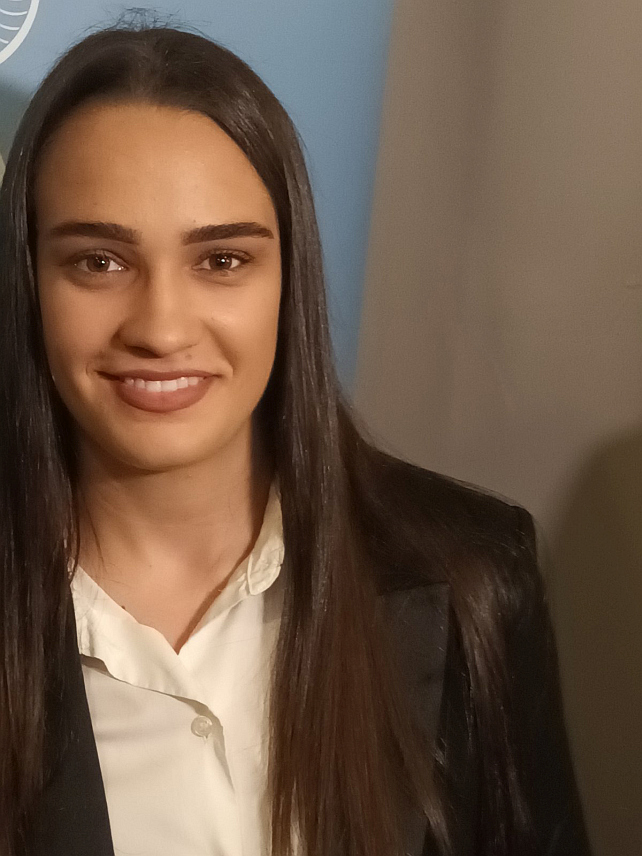 ЗВОРНИК, 21. МАЈА /СРНА/ - Сара Ћирковић, члан Боксерског клуба „Обилић TRB“, и свјетски и европски првак у боксу, награђена је Златном медаљом   „Станко Николић“ за допринос у области спорта. 
