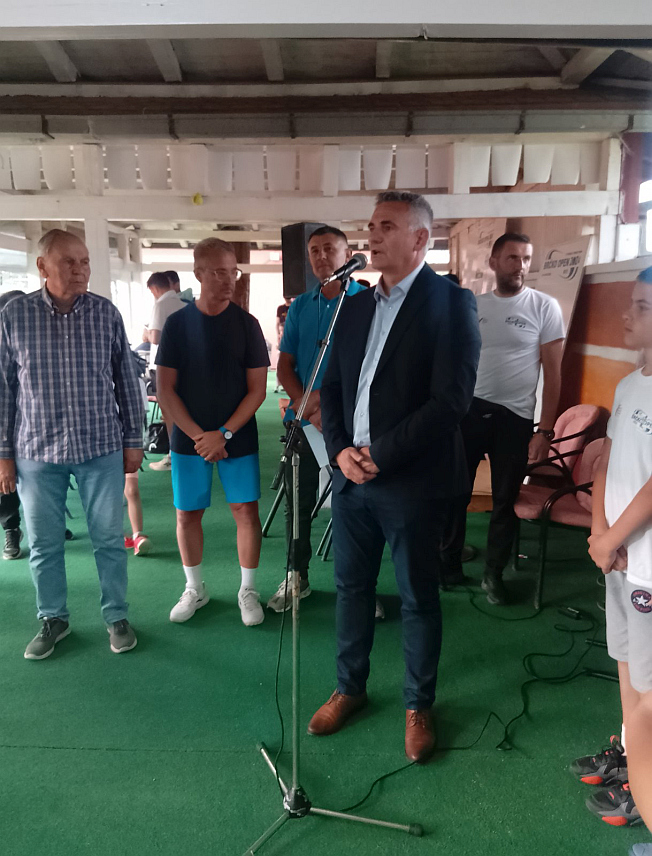 БРЧКО, 21. МАЈА /СРНА/ - У Брчком је вечерас отворен 20. Међународни тениски турнир "Брчко опен 2024", који је окупио 104 тенисера из 25 земаља.
