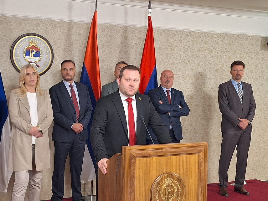 ИСТОЧНО САРАЈЕВО, 22. МАЈА /СРНА/ - Вршилац дужности директора "Службеног гласника Републике Српске" Милош Лукић на конференцији за новинаре.