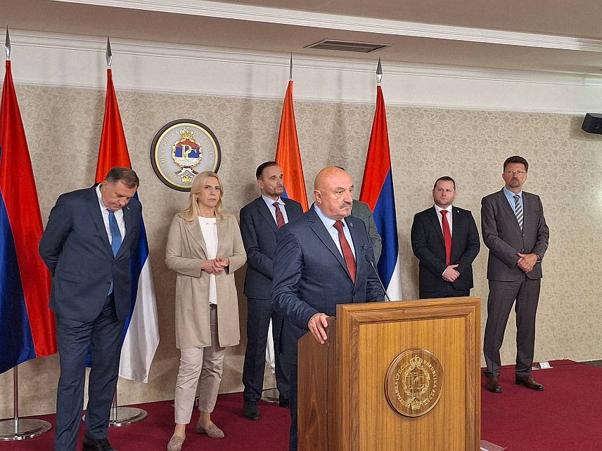 ИСТОЧНО САРАЈЕВО, 22. МАЈА /СРНА/ - Адвокат Горан Петронијевић на конференцији за новинаре.