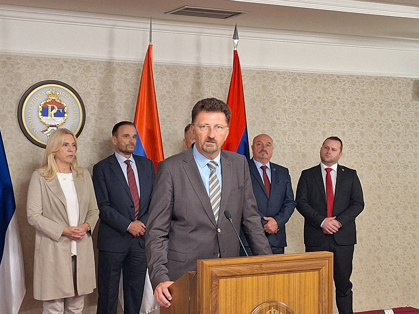 ИСТОЧНО САРАЈЕВО, 22. МАЈА /СРНА/ - Адвокат Миљкан Пуцар на конференцији за новинаре.