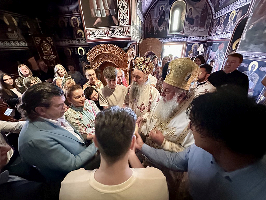 БИЈЕЉИНА, 22. МАЈА /СРНА/ - Манастир Светог Николе у Етно-селу "Станишићи" код Бијељине данас је прославио своју славу - Пренос моштију Светог Николаја Мирликијског.