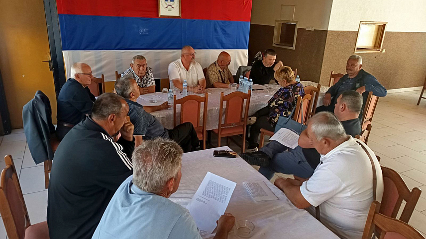 ПЕТРОВО, 23. МАЈА /СРНА/ - Борачка организација општине Петрово осудила је усвајање резолуције о Сребреници у Генералној скупштини УН, поручујући да је страдалнички српски народ увијек кроз историју бранио своје огњиште супротстављајући се политикама зла укључујући нацизам и фашизам, поручено је након данашње ванредне сједнице Предсједништва ове организације.