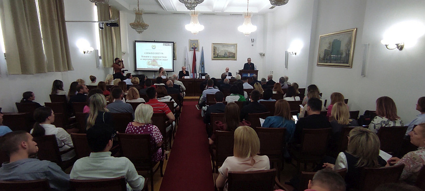 БАЊАЛУКА, 24. МАЈА /СРНА/ - Предсједник Одбора за хроничне незаразне болести Одјељења медицинских наука Академије наука и умјетности Републиике Српске /АНУРС/ Душко Вулић рекао је данас да ће са Симпозијума "Новине у дијагностици и лијечењу болести дојке" бити поручено да је потребно наставити са добром дијагностиком, третманом, али и више радити на превенцији.