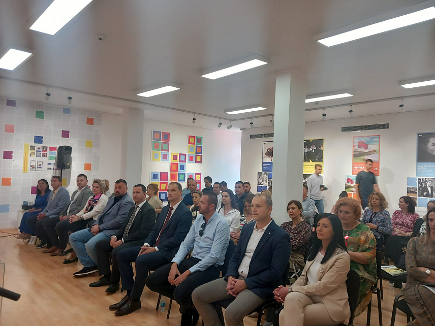 ТРЕБИЊЕ, 24. МАЈА /СРНА/ - У Требињу је данас одржан "би-ту-би" сусрет под називом "Иновације у бизнису као темељ позданости и успјеха" у оквиру отварања туристичке сезоне с циљем стварања платформе за повезивање пословних људи и стварања нових пословних прилика.