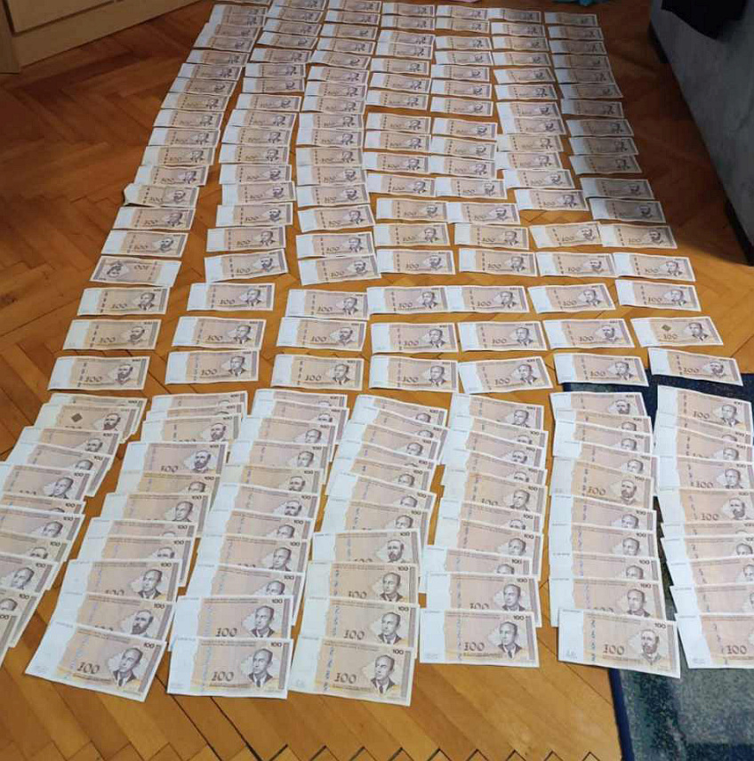 ДОБОЈ, 25. МАЈА /СРНА/ - Добојска полиција ухапсила је М.В. код којег је пронађена дрога и већа количина новца.