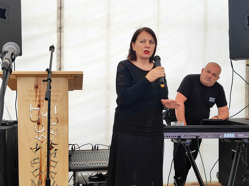 ИЛИЈАШ, 25. МАЈА /СРНА/ - Глумица Љиљана Благојевић поручила је данас на Нишићима, гдје је обиљежено 150 година постојања храма Светих апостола Петра и Павла, да је заборав предворје смрти и да онај ко заборави, нема будућност.