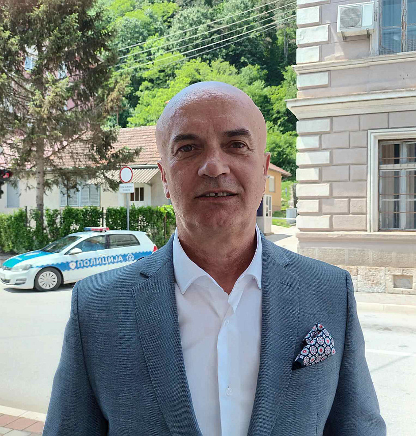 ЗВОРНИК, 25. МАЈА /СРНА/ - Пуковник у пензији Милан Јоловић Легенда.