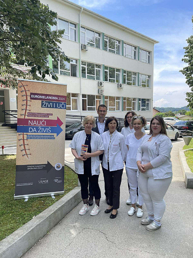 ПРЊАВОР, 25. МАЈА /СРНА/ - Велики број грађана Прњавора свих узраста данас се бесплатно дермоскопски прегледао у оквиру кампање "Живи и учи - научи да живиш" чији је циљ превенција и рано откривање рака коже, а ову превентивну хуманитарну акцију споровели су представници "Еуромеланом" кампање у сарадњи са Домом здравља Прњавор и Удружењем пољопривредних произвођача мљекарске индустрије Републике Српске.