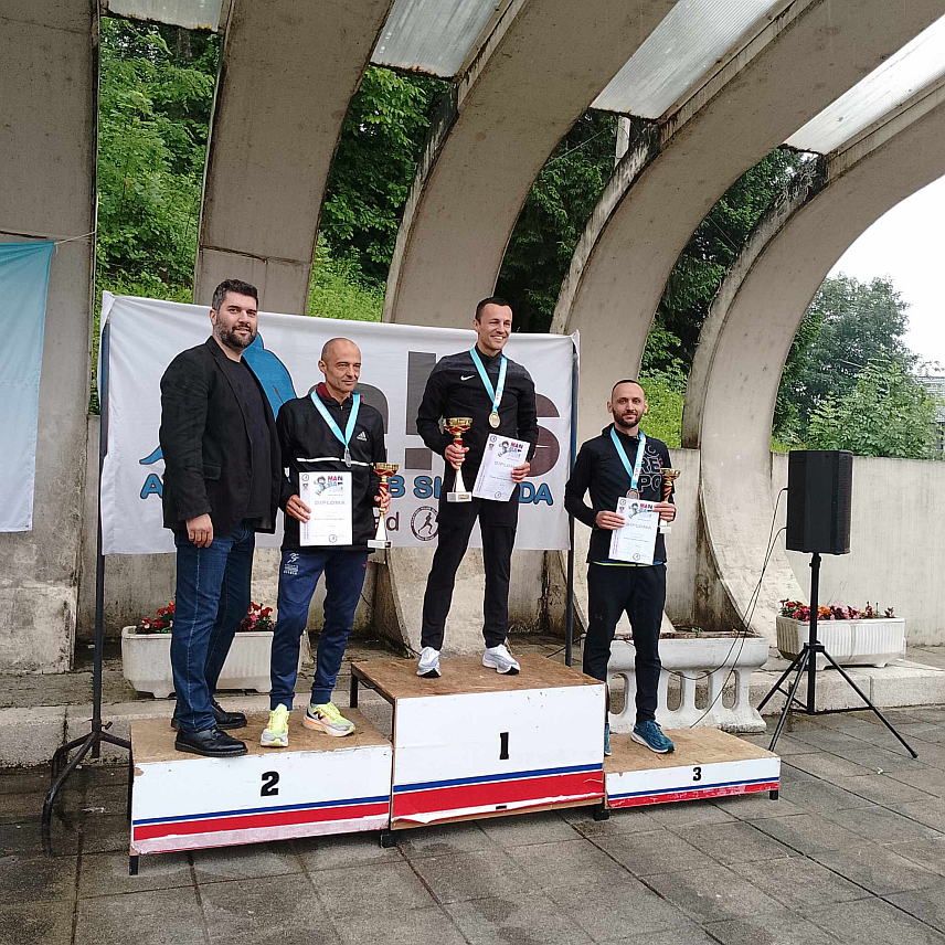 НОВИ ГРАД, 26. МАЈА /СРНА/ - Оља Шакић из Приједора и Енес Зулић из Бихаћа били су најбржи у својим категоријама на маратону "Стазама Бранка Ћопића.