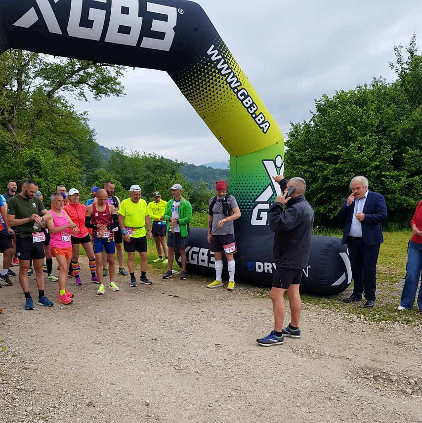 КРУПА НА УНИ, 26. МАЈА /СРНА/ - У Хашанима, родном мјесту књижевника Бранка Ћопића, стартовао је 12. маратон "Стазама Бранка Ћопића".