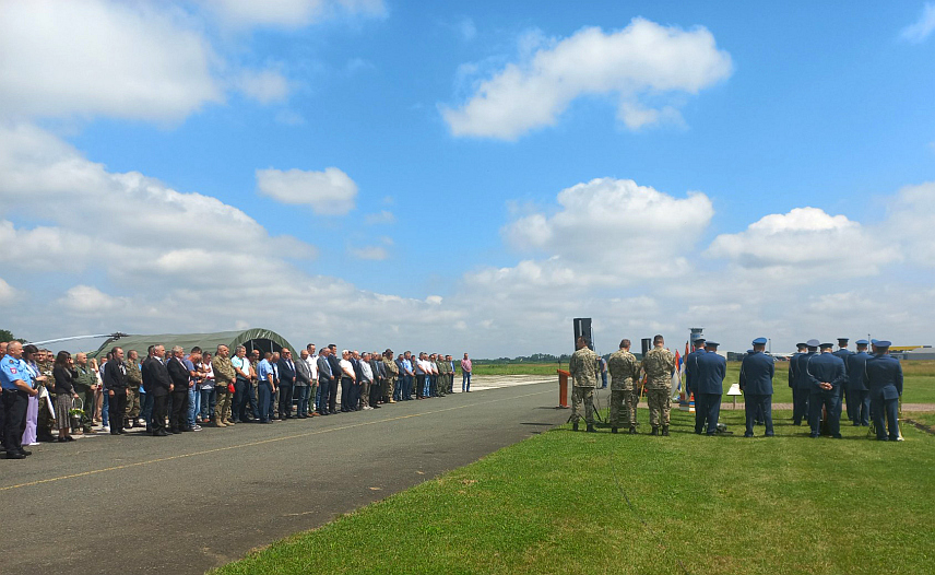 БАЊАЛУКА, 27. МАЈА /СРНА/ - На аеродрому Маховљани код Бањалуке почело је обиљежавање 32 године од оснивања Ваздухопловства и противваздушне одбране Војске Републике Српске /ВРС/у организацији Трећег пјешадијског /Република Српска/ пука Оружаних снага БиХ.