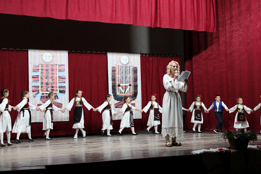 ШАМАЦ, 27. МАЈА /СРНА/ - Културно-умјетничко друштво "Шамац" одржало је годишњи концерт на којем је, осим домаћина, наступило шест друштава из Републике Српске.