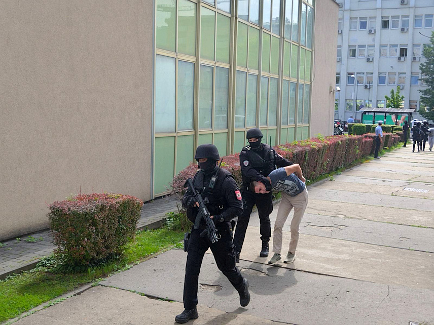 БАЊАЛУКА, 28. МАЈА /СРНА/ - У Полицијску управу Бањалука спроведена су лица ухапшена у оквиру оперативне акције на спречавању и откривању кривичних дјела из области злоупотребе дроге.