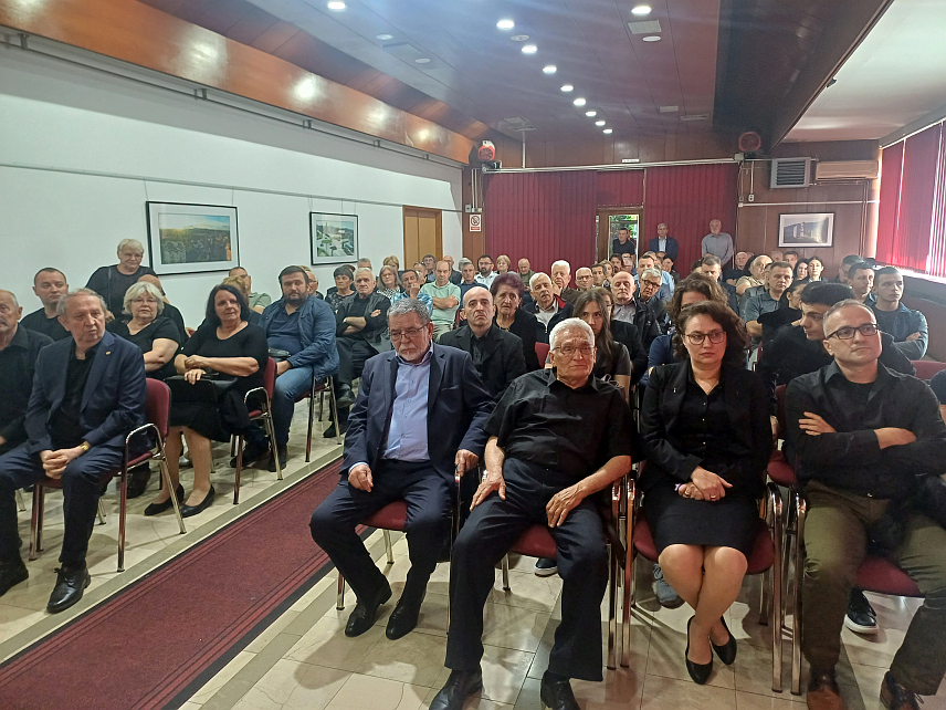 ДЕРВЕНТА, 29. МАЈА /СРНА/ - На комеморативни скуп поводом смрти пјесникиње из Дервенте Драгице Ђекић истакнут је њен неизбрисив траг у просвјетном и културном стваралаштву.