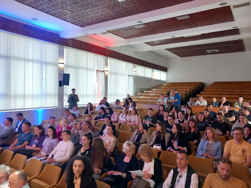 ТРЕБИЊЕ, 29. МАЈА /СРНА/ - У Требињу се данас одржава конференција "Млади у пољопривреди" у оквиру 13. Међународног симпозијума пољопривредних наука "Агрорес" на којој ће бити ријечи о изазовима и приликама с којима се суочавају и институционалној подршци.