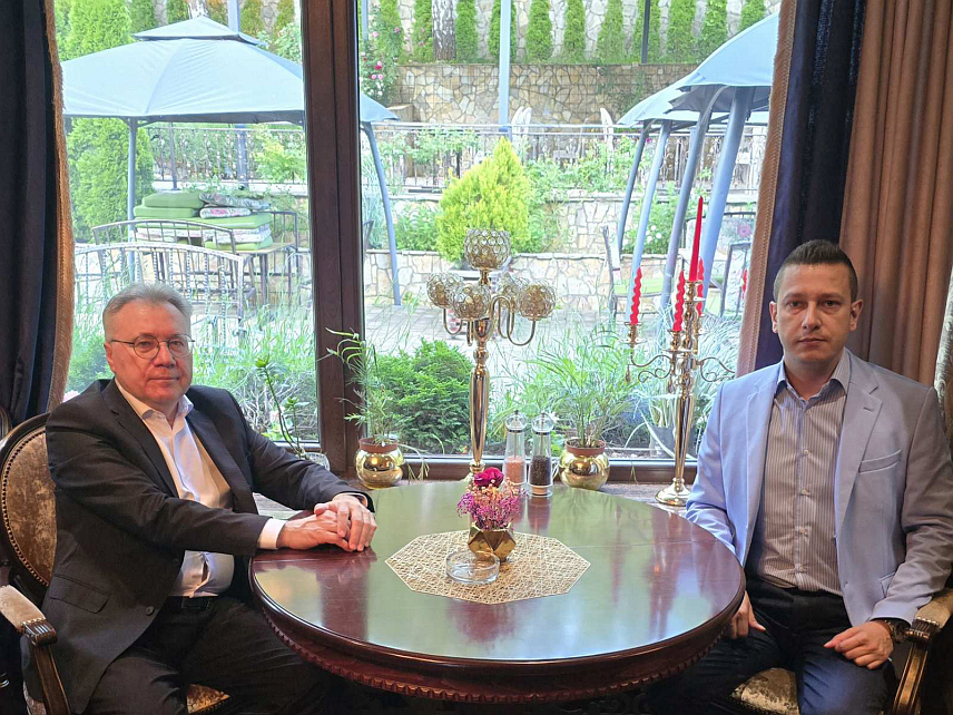 ИСТОЧНО САРАЈЕВО, 29. МАЈА /СРНА/ - Замјеник министра одбране у Савјету министара Александар Гогановић и амбасадор Руске Федерације у БиХ Игор Калабухов на састанку .