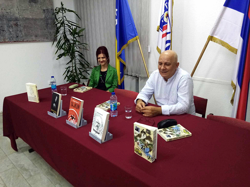 НОВИ ГРАД, 29. МАЈА /СРНА/ - У Новом Граду одржано је књижевно вече Предрага Бојиновића на којем је представљен његов четврти роман "23 - о сновима и легендама".