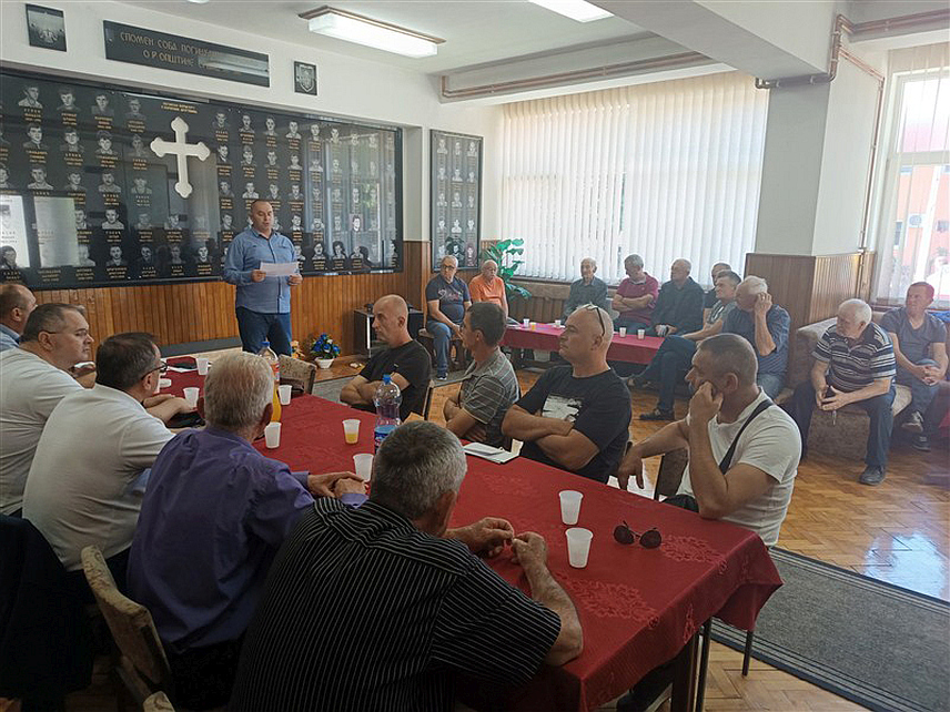 СРБАЦ, 2. МАЈА /СРНА/ - Борачка организација општине Србац, у сарадњи са Општинском управом, уручила је данас, поводом васкршњих празника, прехрамбено-хигијенске пакете за 42 демобилисана борца Војске Републике Српске.	
