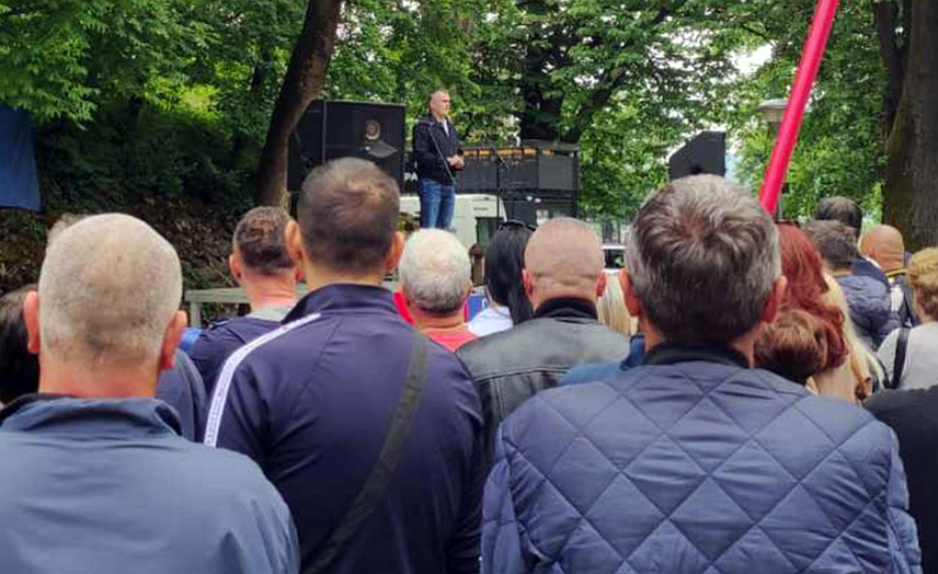 БАЊАЛУКА, 2. МАЈА /СРНА/ - Предсједник Синдиката медија и графичара Републике Српске Никола Шобат честитао је свим медијским радницима Међународни дан слободе медија, 3. мај, и пожелио да остану истрајни у свом послу поштујући све норме и начела професионалног извјештавања.