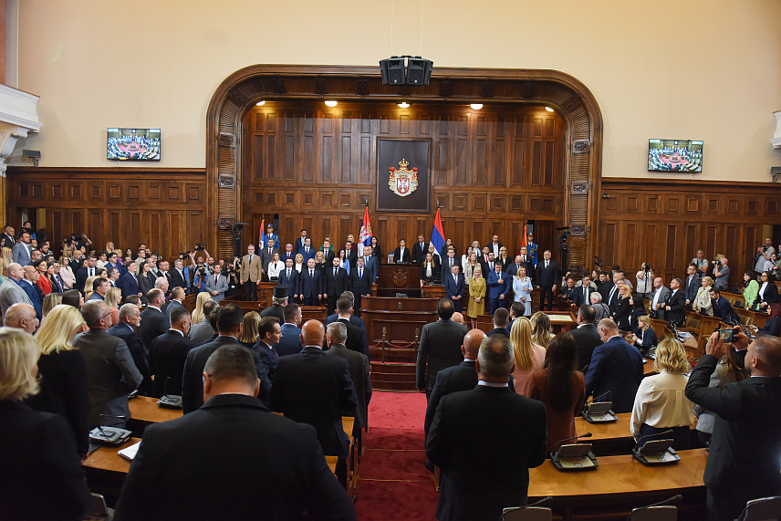 БЕОГРАД, 2. МАЈА /СРНА/ - Нова Влада Србије, на челу са премијером Милошем Вучевићем, изабрана је у Скупштини Србије.