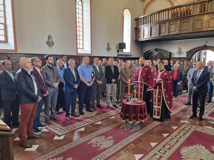 ПРИЈЕДОР, 30. МАЈА /СРНА/ - У Цркви Свете Тројице у Приједору служен је прастос за борце и полицајце погинуле у одбрани града прије 32 године.