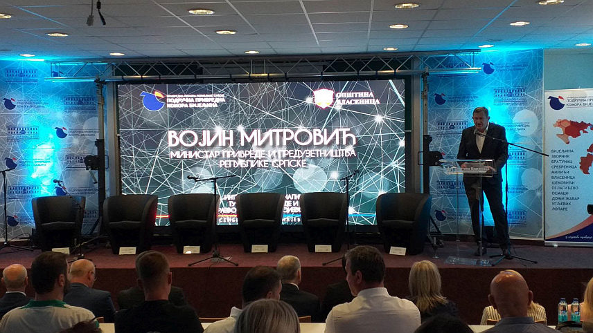 ВЛАСЕНИЦА, 31. МАЈА /СРНА/ - Министар привреде и предузетништва Републике Српске Војин Митровић отворио је данас у Власеници конференцију под називом "Интеграција регионалне туристичке понуде и развој локалних производа – Семберија, Бирач и Мајевица".