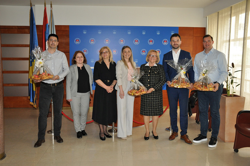 ПРИЈЕДОР, 3. МАЈА /СРНА/ - Градоначелник Приједора Слободан Јавор организовао је данас пријем за чланице Кола српских сестара из тог града.