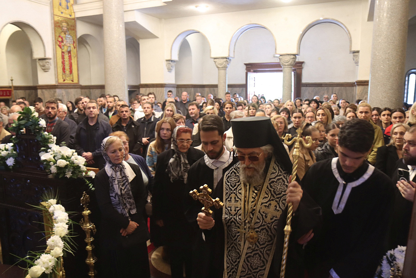 БАЊАЛУКА, 3. МАЈА /СРНА/ - Његово преосвештенство епископ бањалучки Јефрем служио је вечерње у Саборном храму Христа Спаситеља у Бањалуци./фото Борислав Здриња/