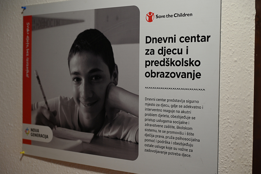 БАЊАЛУКА, 4. МАJА /СРНА/ - Предсједник Владе Републике Српске Радован Вишковић обезбиједио је, поводом васкршњих празника, прехрамбене и хигијенске производе Дневном центру за дјецу у ризику у Бањалуци, чији је оснивач Удружење "Нова генерација", које ради на заштити и унапређењу права дјетета.