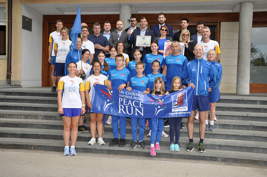 ПРИЈЕДОР, 7. МАЈА /СРНА/ - Град Приједор дочекао је данас учеснике Међународне спортске манифестације "Трка мира", у којој је ове године учествовало и петнаестак чланова Атлетског клуба "Приједор".