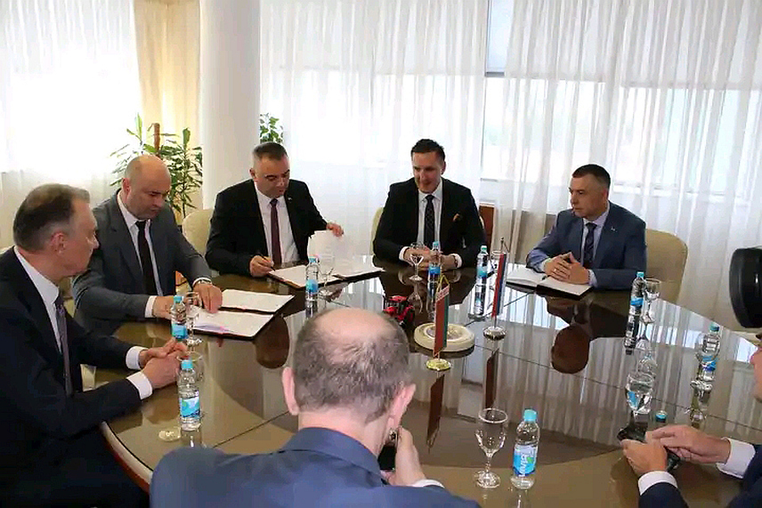 БАЊАЛУКА, 8. МАЈА /СРНА/ - Министар пољопривреде, шумарства и водопривреде Републике Српске Саво Минић и министар индустрије Бјелорусије Александар Рогожник потписали су данас у Бањалуци Меморандум о сарадњи у области пољопривреде.