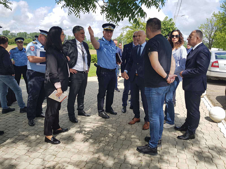 КОЗАРСКА ДУБИЦА, 8. МАЈА /СРНА/ -У Спомен-подручју Доња Градина данас је одржан састанак Извршног одбора за обиљежавање Дана сјећања на сјећања на невино страдале жртве усташког злочина геноцида у Концентрационом логору Јасеновац	
