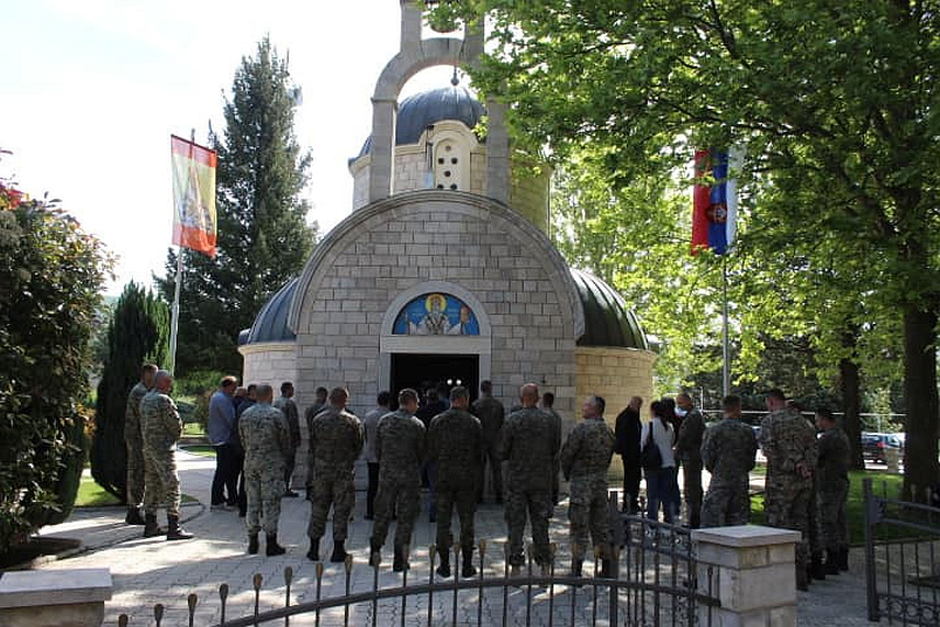 БИЛЕЋА, 8. МАЈА /СРНА/ - Дан оснивања Војске Републике Српске /ВРС/ један је од најважнијих датума у новијој српској историји, када се српски народ ујединио, заборавио подјеле, формирао војску и сачувао народ, речено је данас на свечаности која је поводом предстојећег Дана ВРС одржана у касарни "Билећки борци" у Билећи.